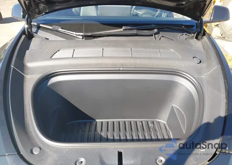 2022 Tesla Model Y Long Range Dual Motor All-Wheel Drive z USA, uszkodzony, nr VIN 7SAYGAEE8NF574463